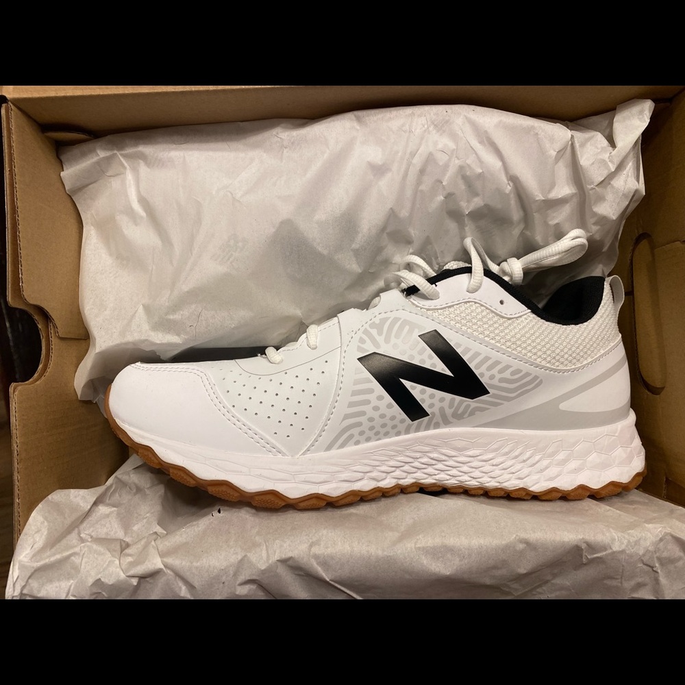 Mens New Balance Baseball turf sneakers